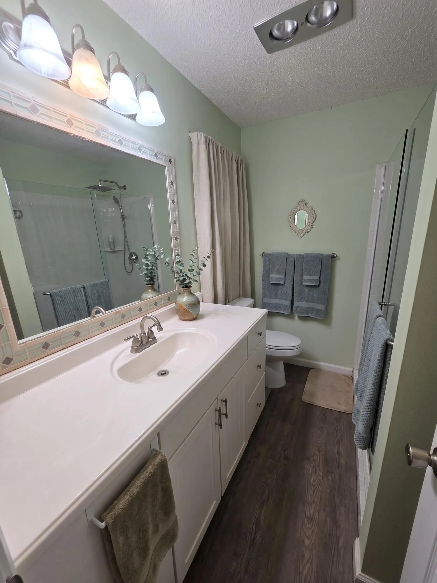1707-bathroom2