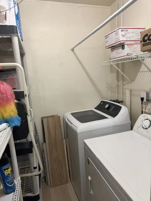 Laundry room 178