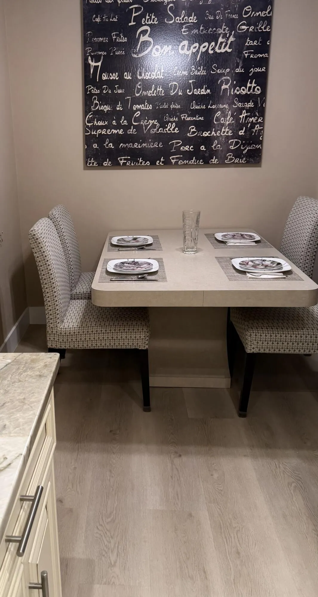 Eat-in kitchen