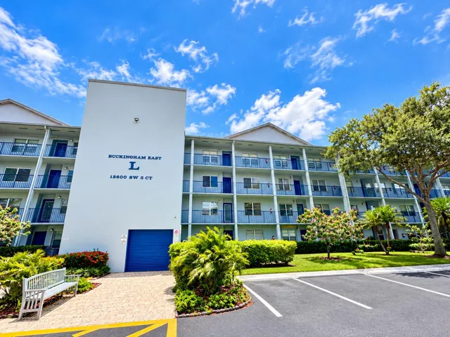 Buckingham East Condominium Entrance