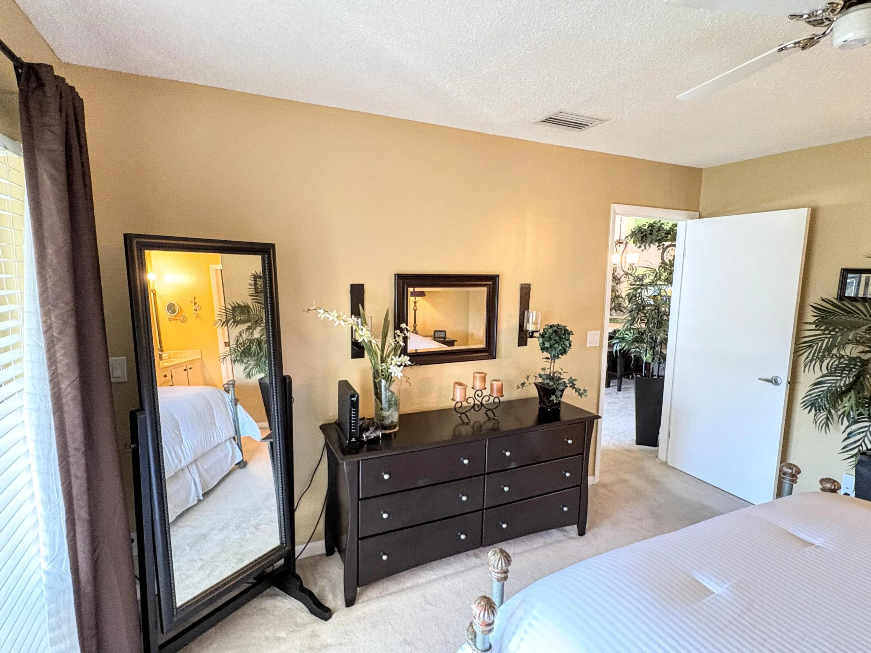 MAIN BEDROOM