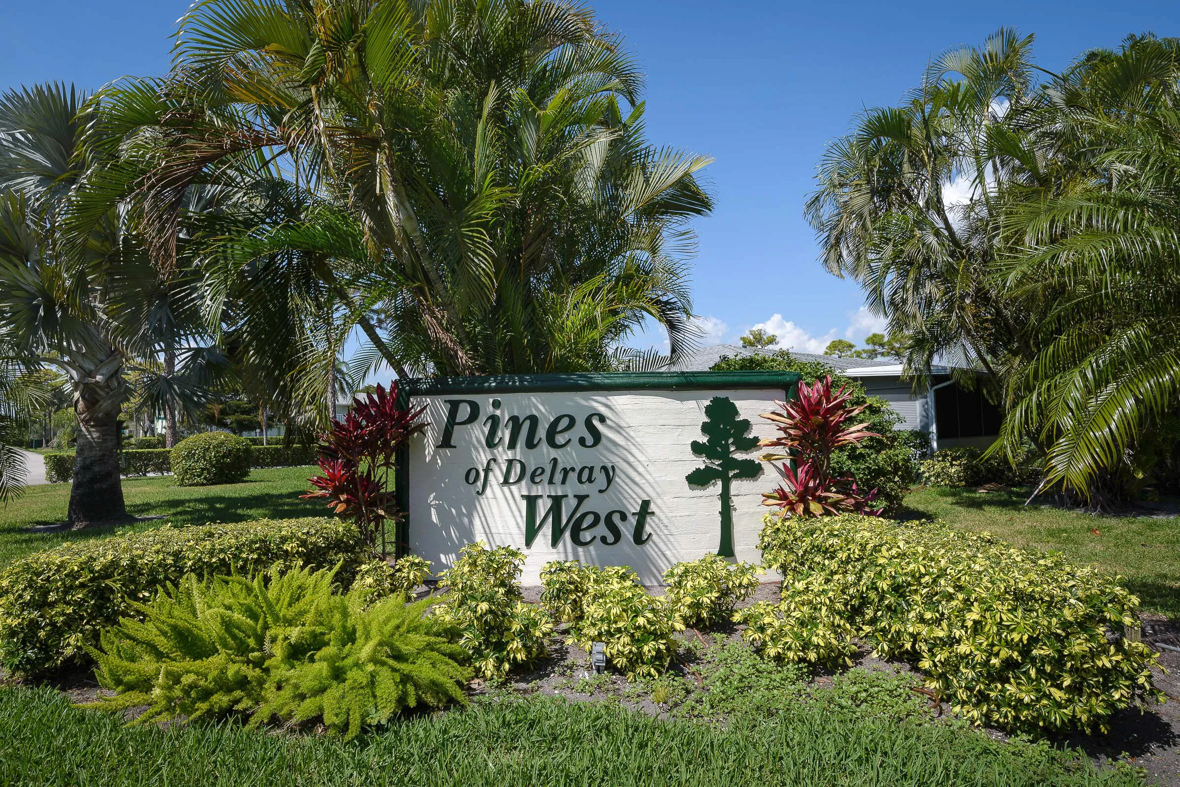 01--Pines of Delray W-MLS