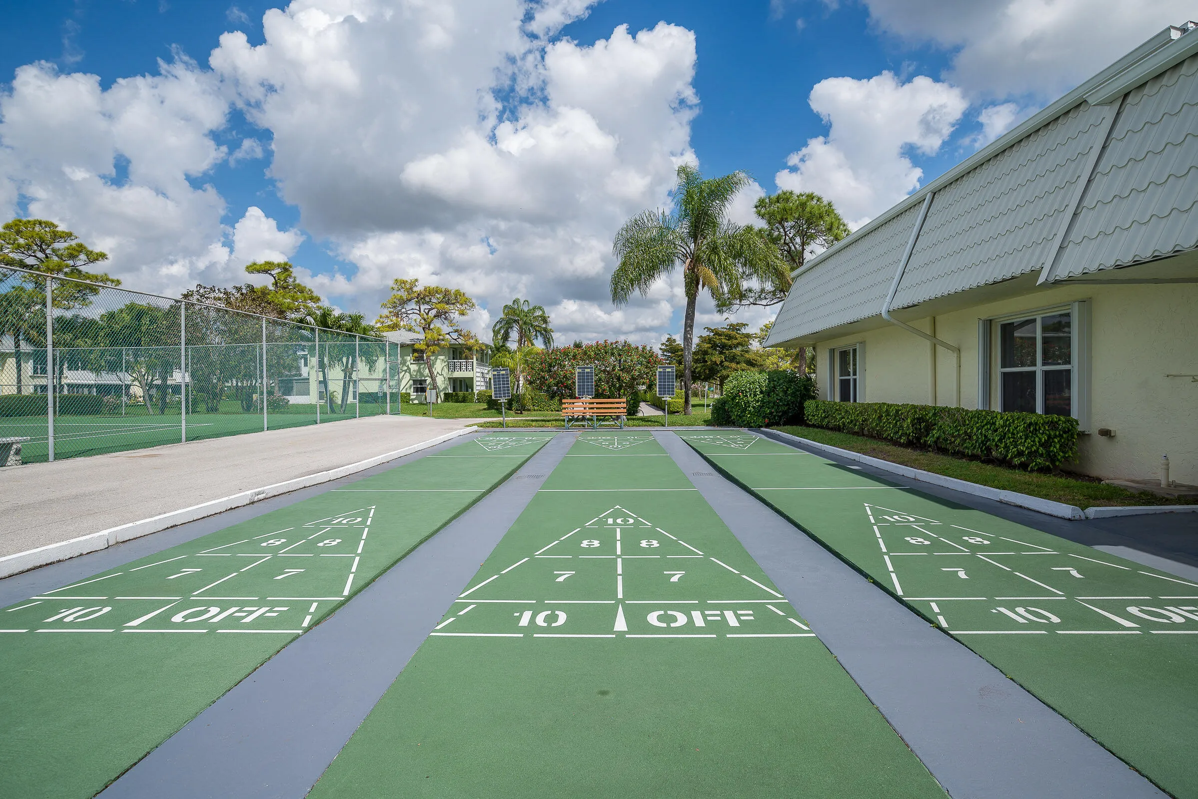 10--Pines of Delray W-MLS