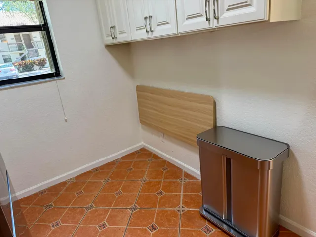 free standing trash receptical