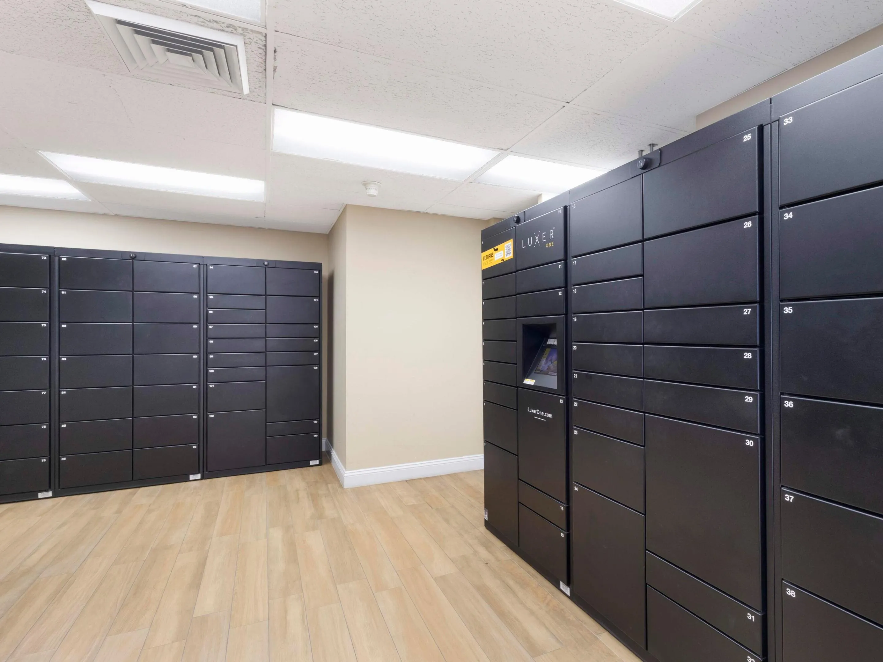 Pickup-Dropbox_Locker_Room
