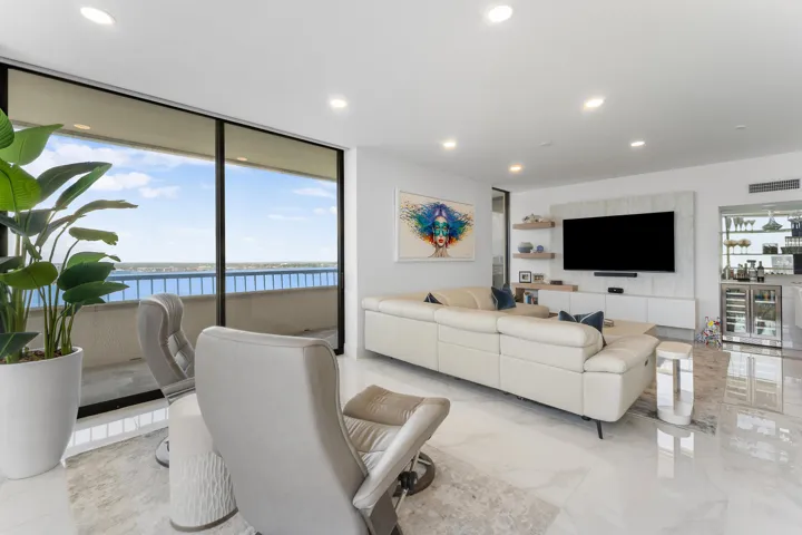 014-5280NorthOceanDrive-16E-RivieraBeach