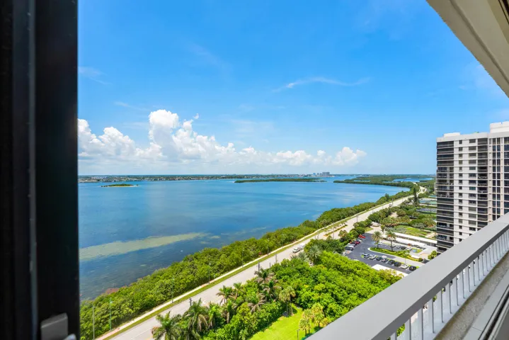 036-5280NorthOceanDrive-16E-RivieraBeach