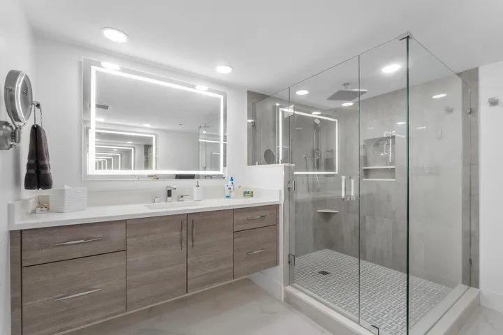 022-5280NorthOceanDrive-16E-RivieraBeach