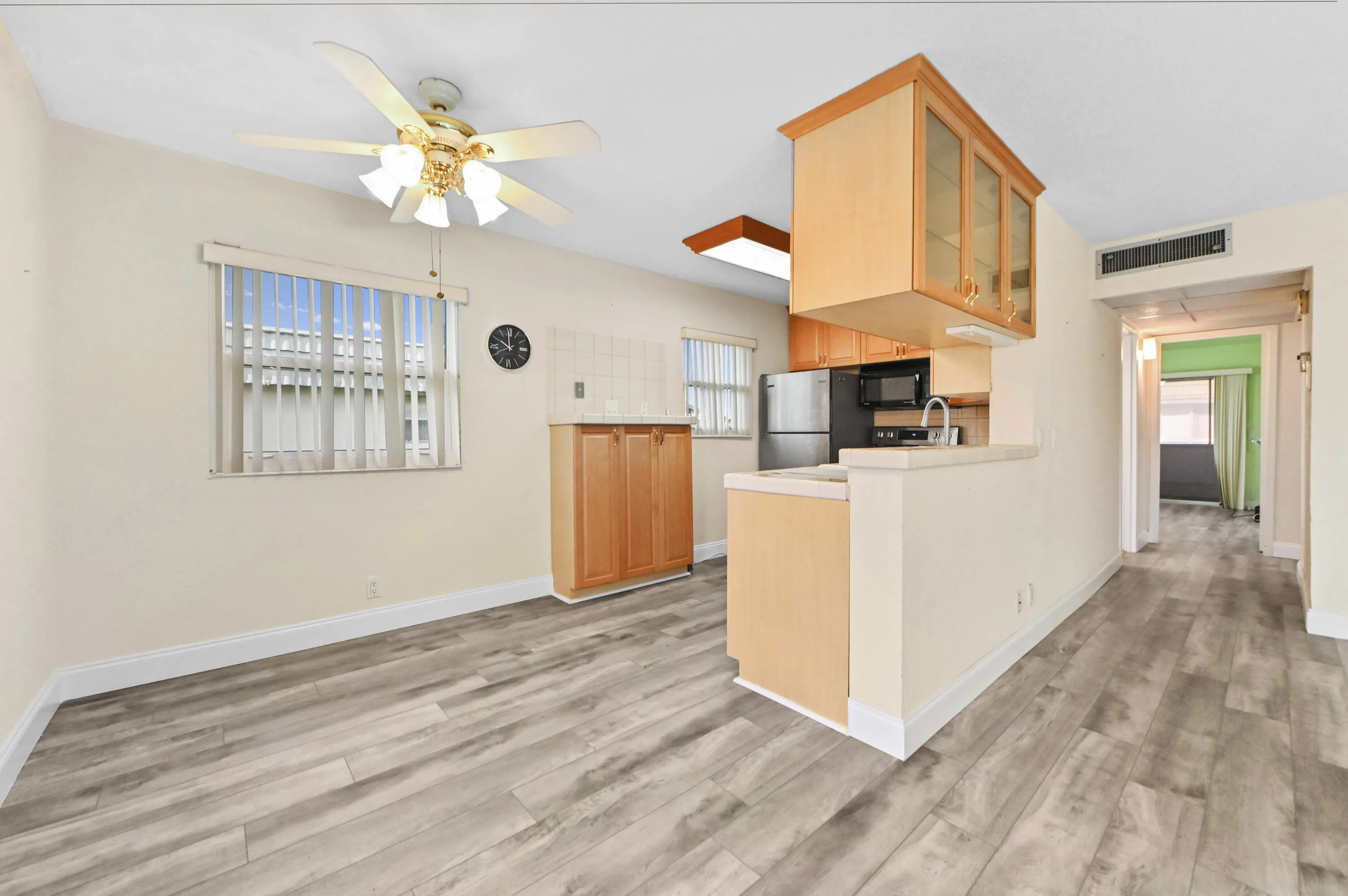 10 Dining Room 01