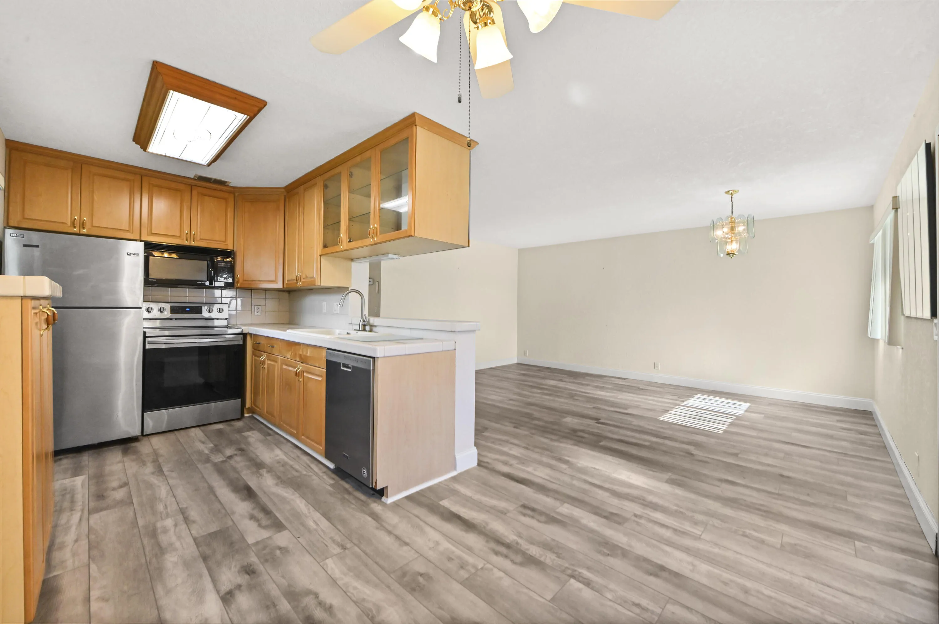 11 Dining Room 02