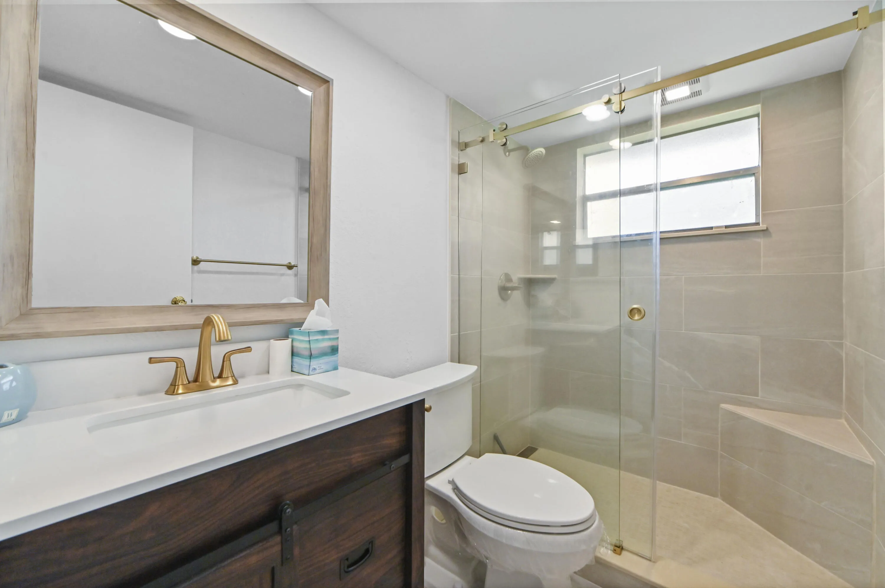 18 Bathroom 01