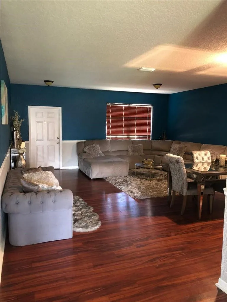 Formal living & dining