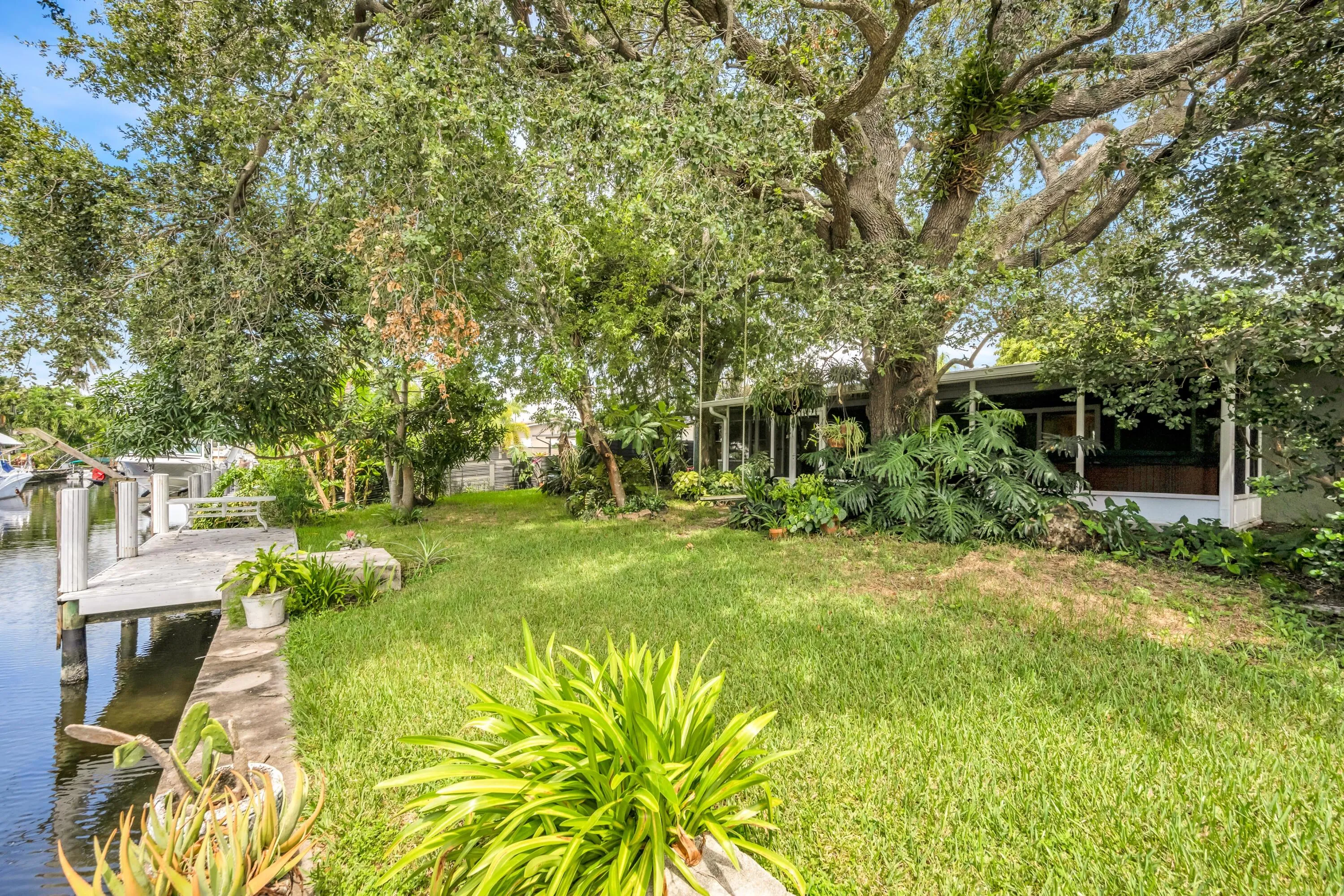 1200 ORANGE ISLE-16