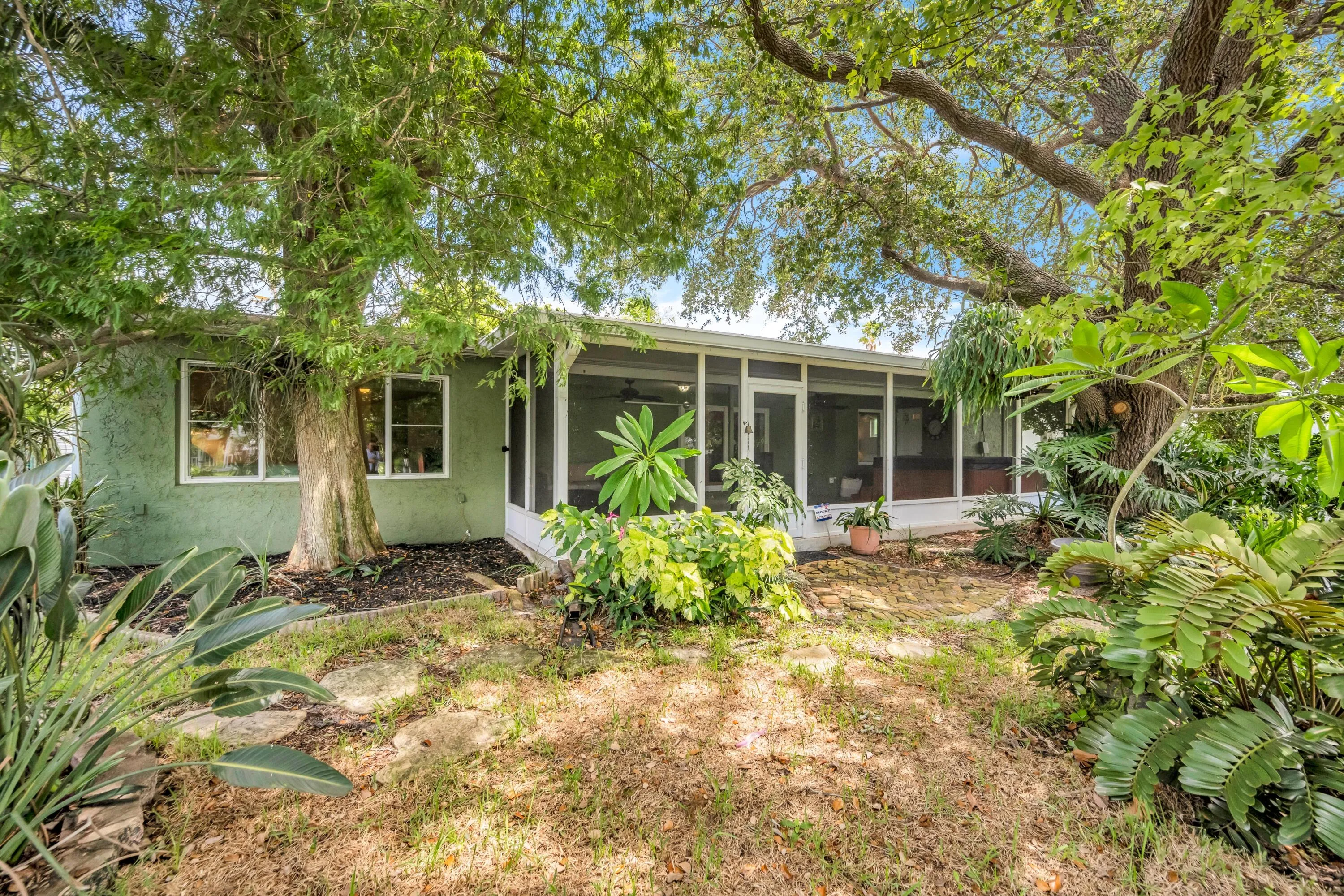 1200 ORANGE ISLE-21