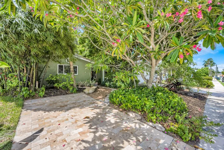 1200 ORANGE ISLE-4