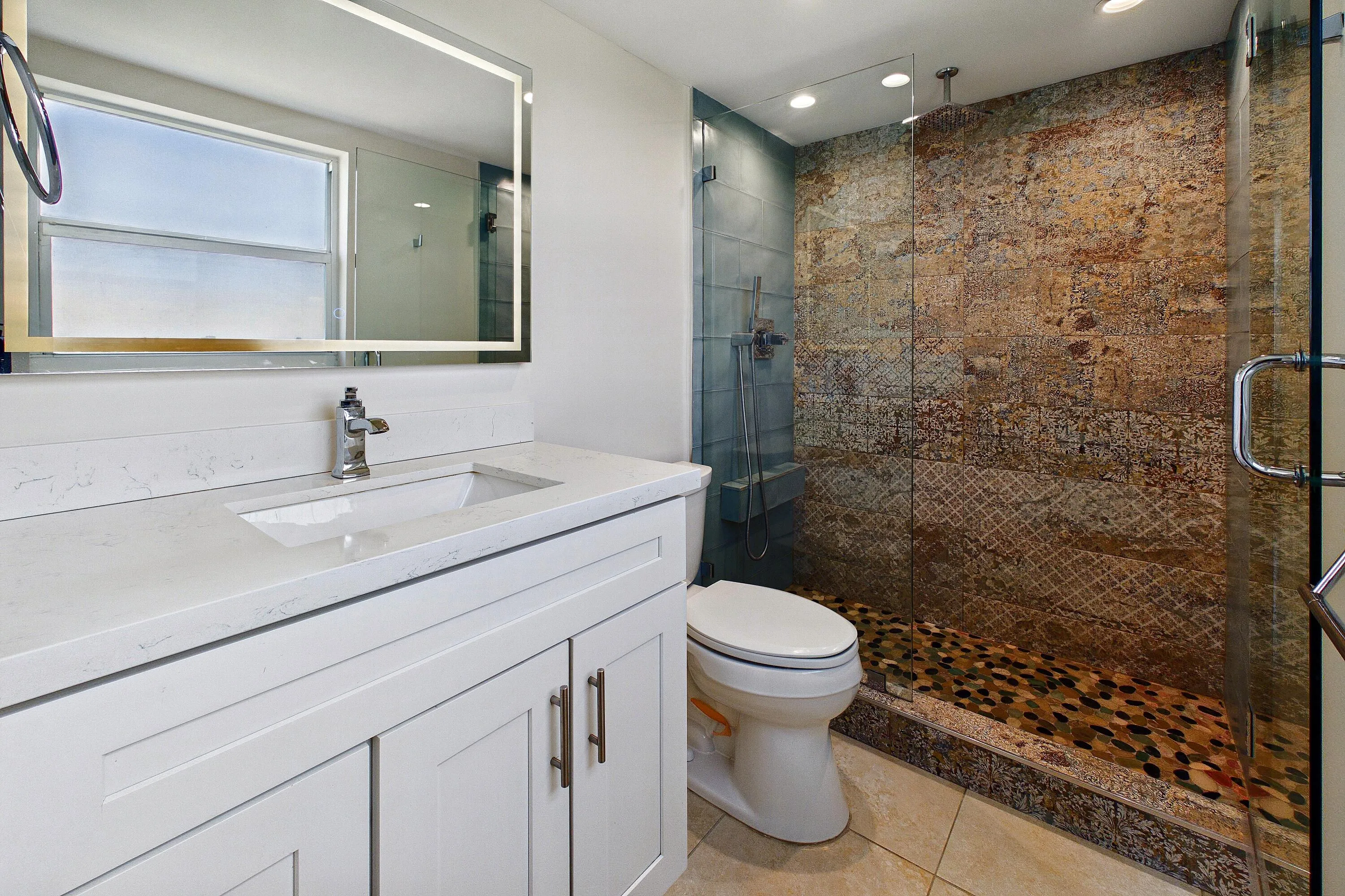 GREAT MASTER BATH WITH WINDOW