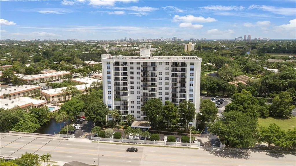 WILTON MANORS IN BACKGROUND