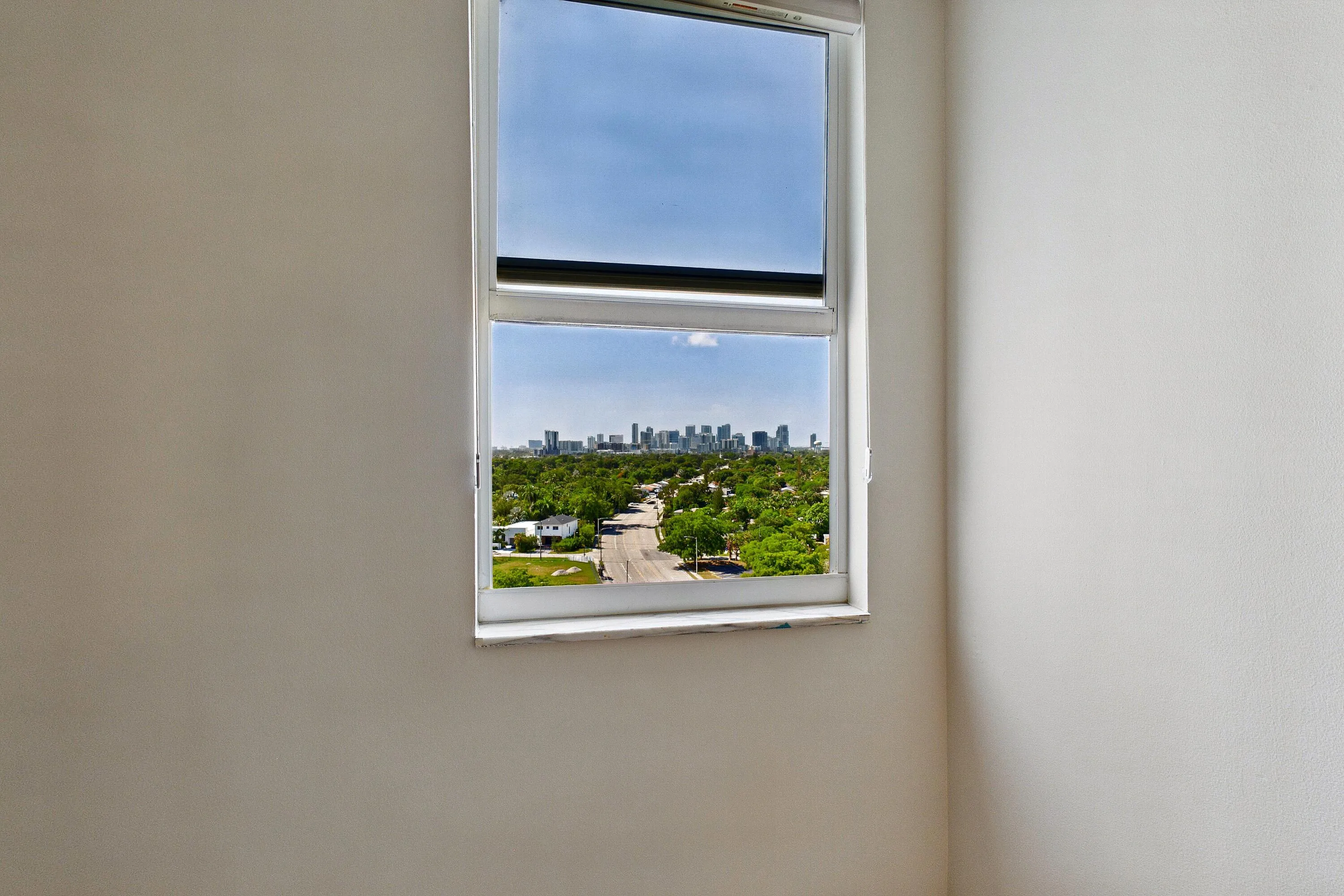 QUEST ROOM WINDOW GREAT VIEW OF DOWNTOWN