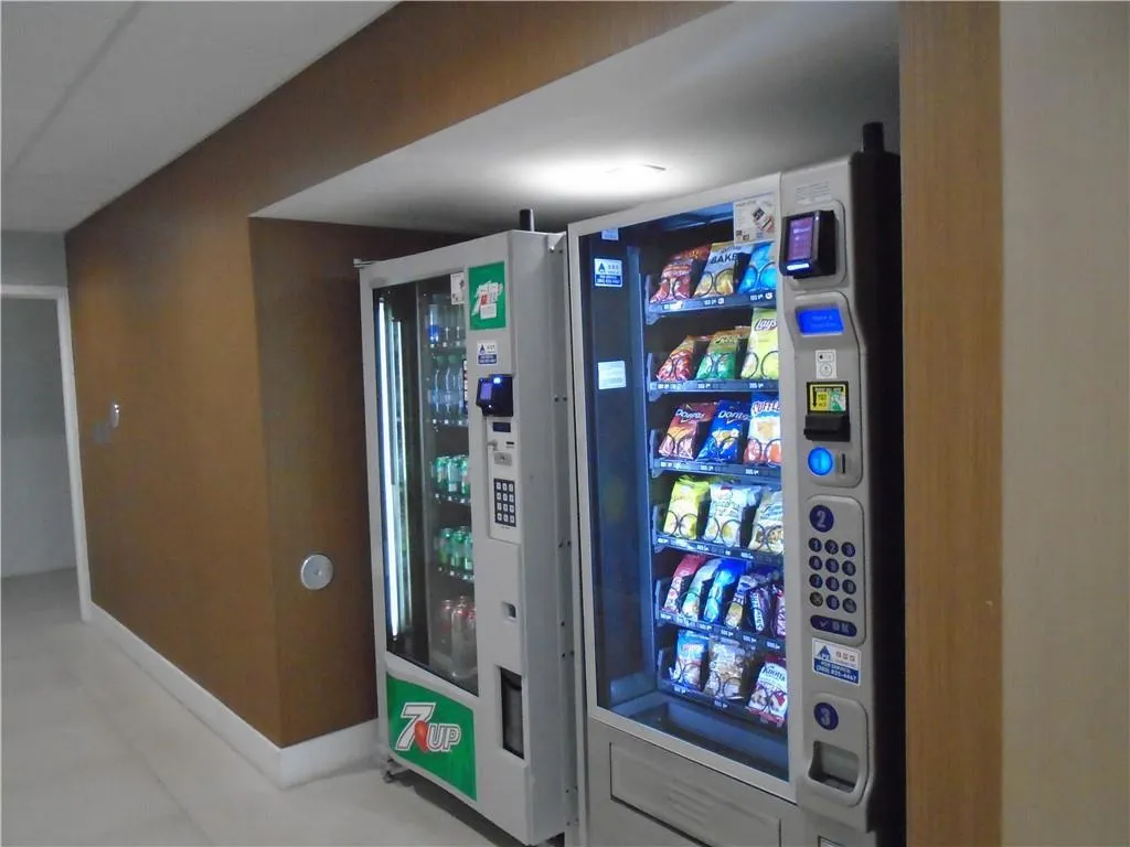 SNACK MACHINES