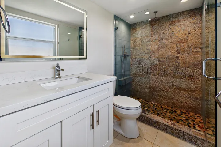 GREAT MASTER BATH WITH WINDOW