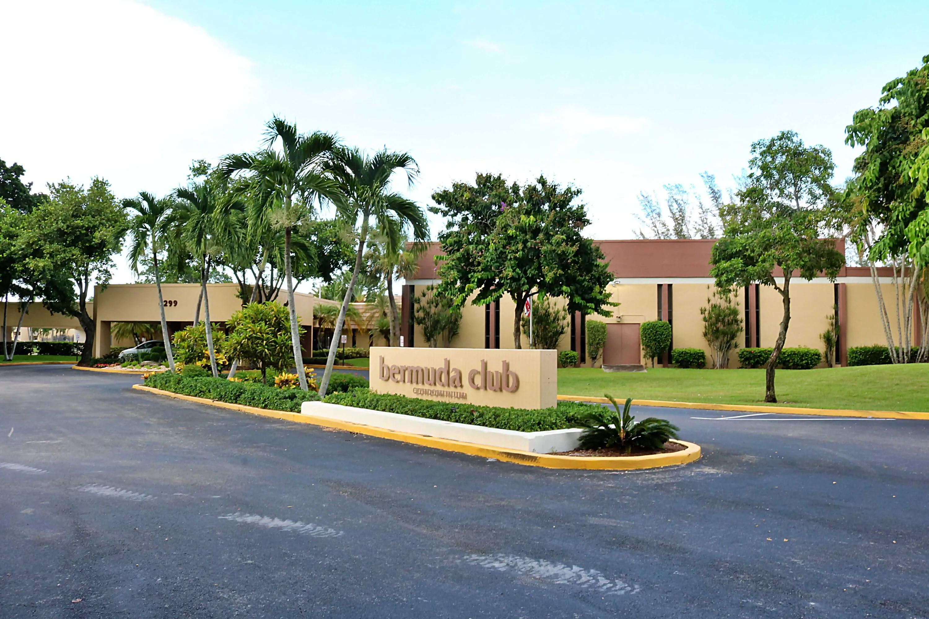 Entrance 2 BERMUDA CLUB