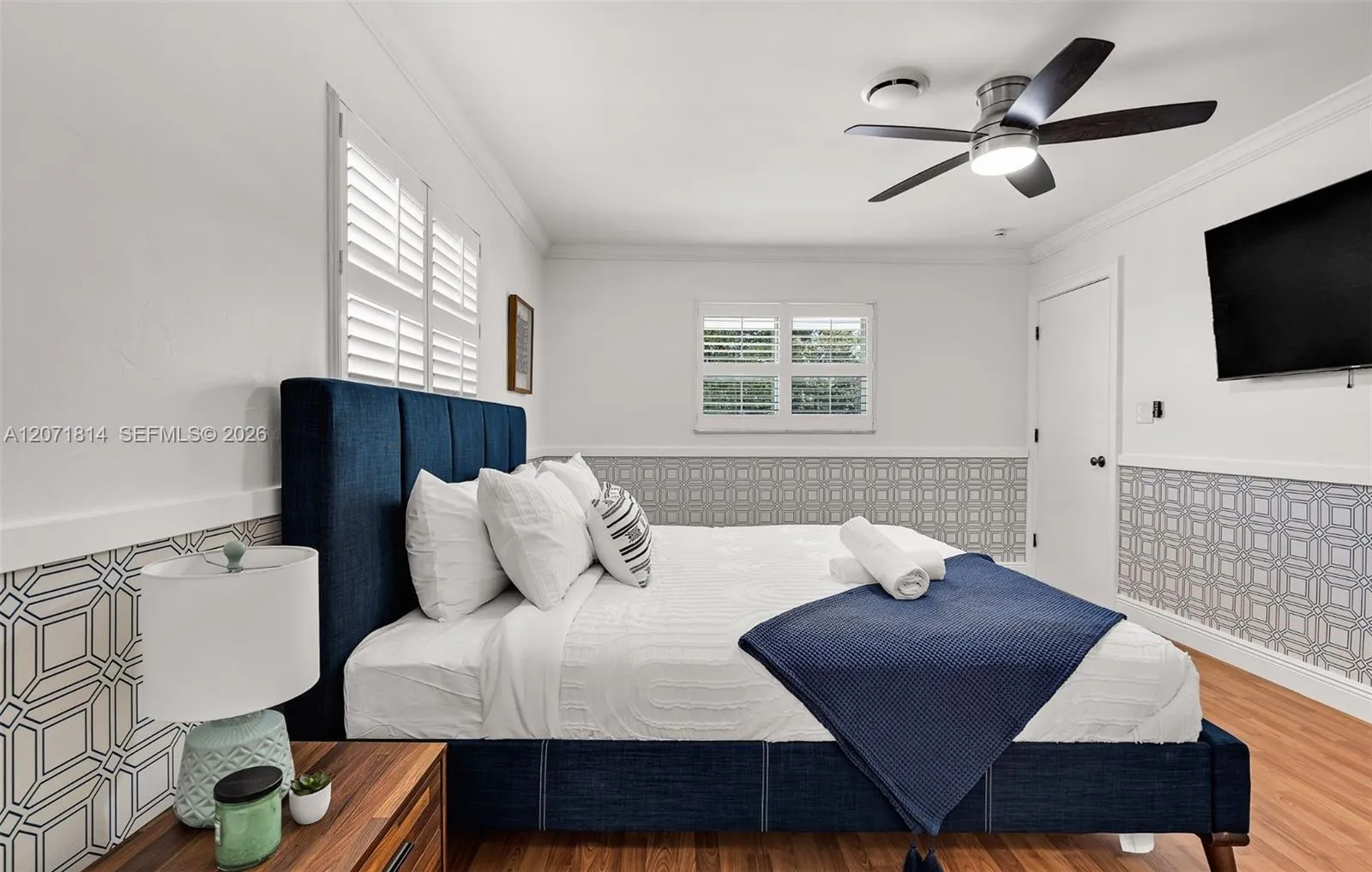 Master Room with Ceiling fan and wall-mounted TV