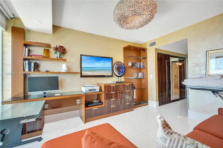 Second bedroom.