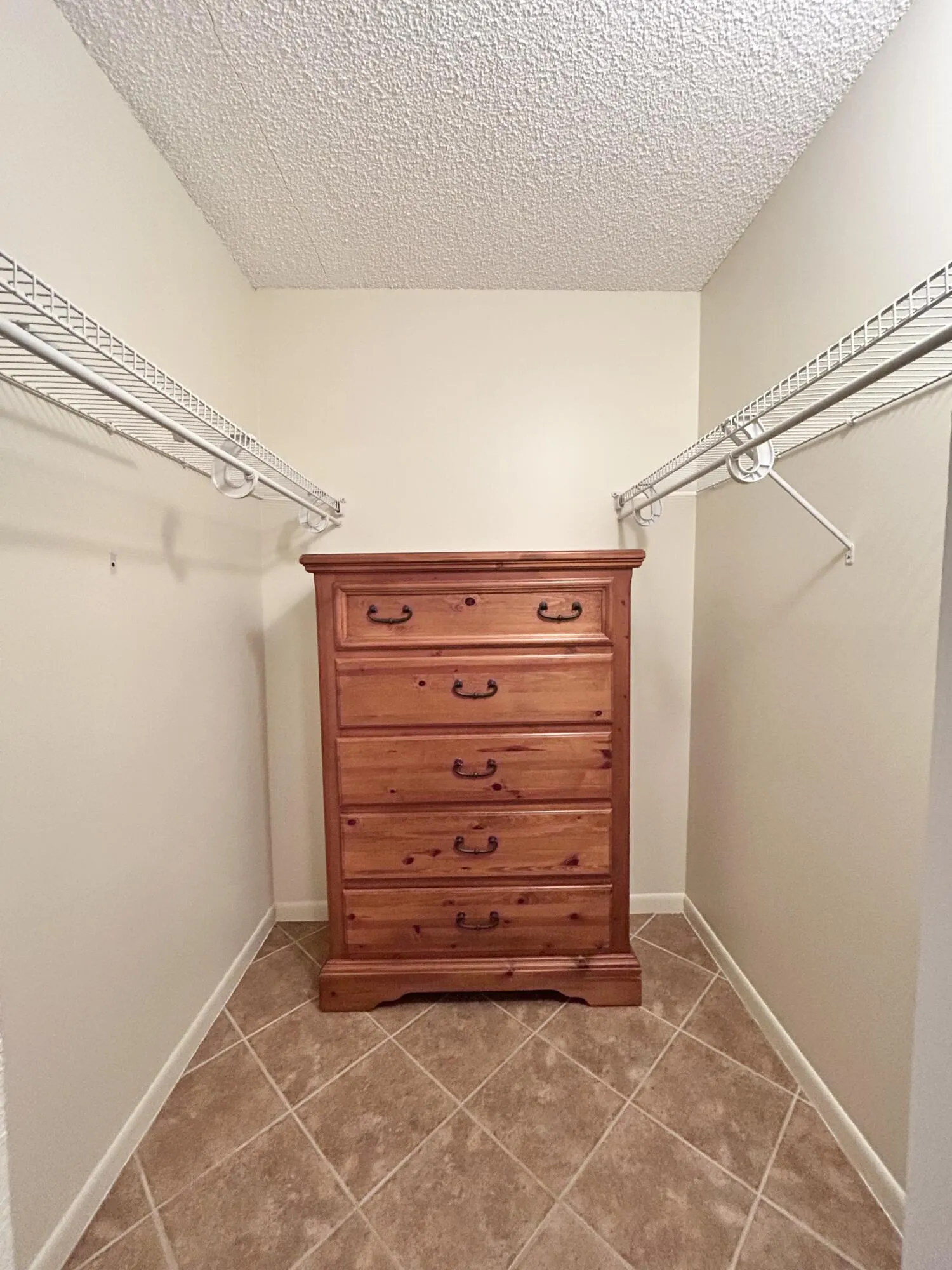 MASTER WALK IN CLOSET