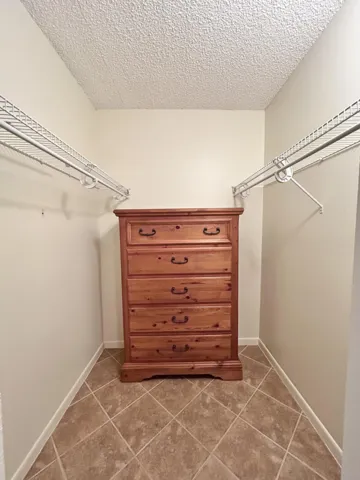 MASTER WALK IN CLOSET