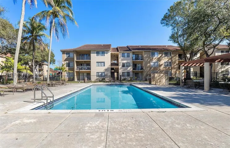 SAGA BAY GARDEN POOL