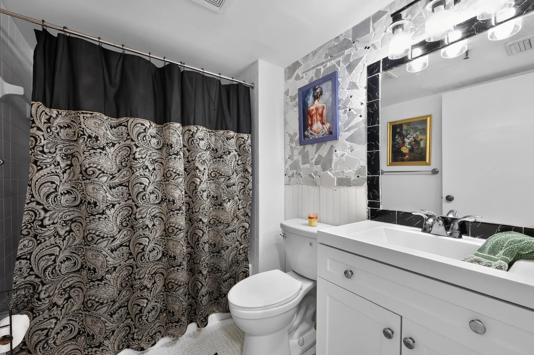 24_14527_Bonaire_Blvd-Bathroom-0007
