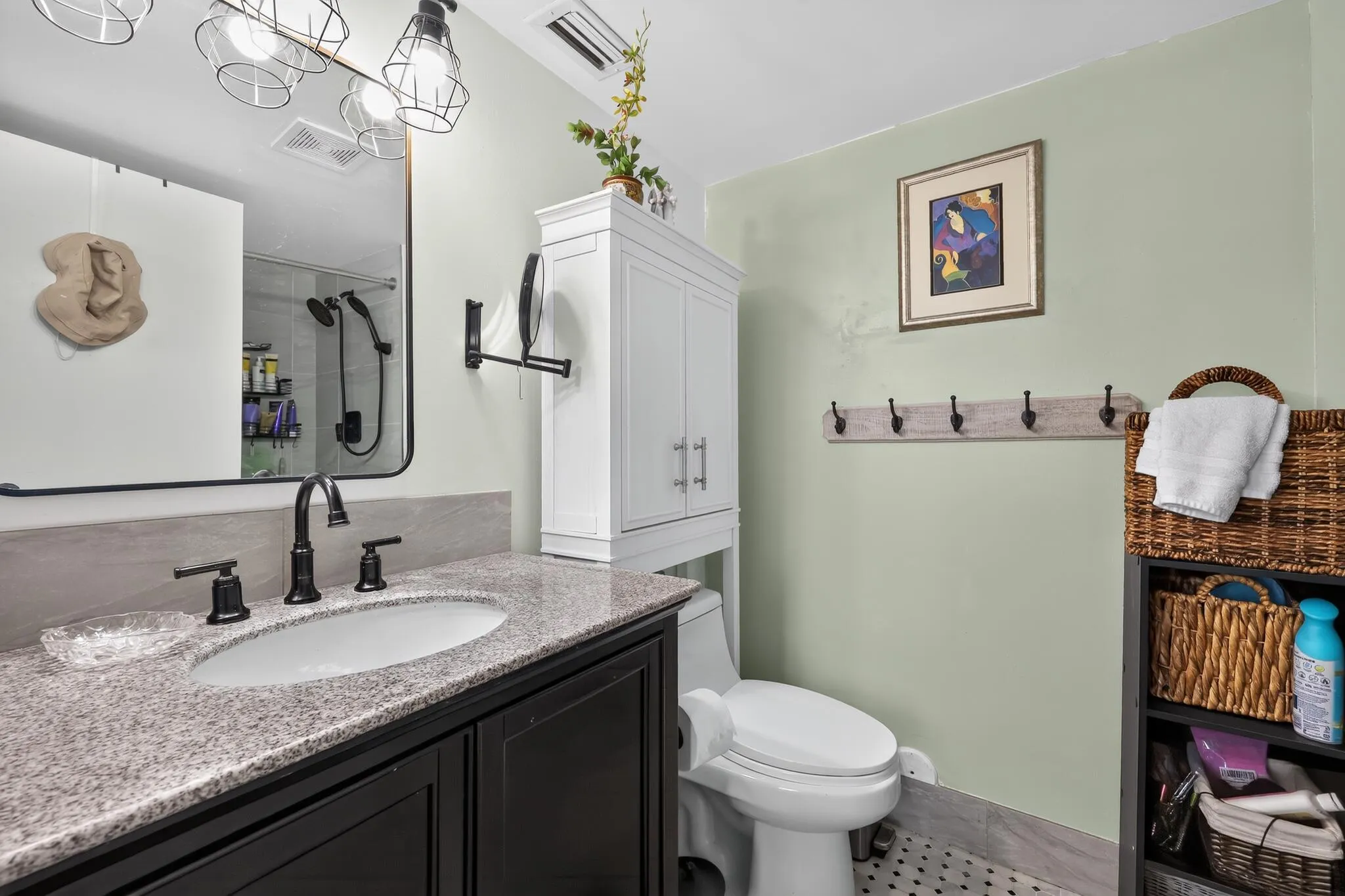 23_14527_Bonaire_Blvd-Bathroom-0037