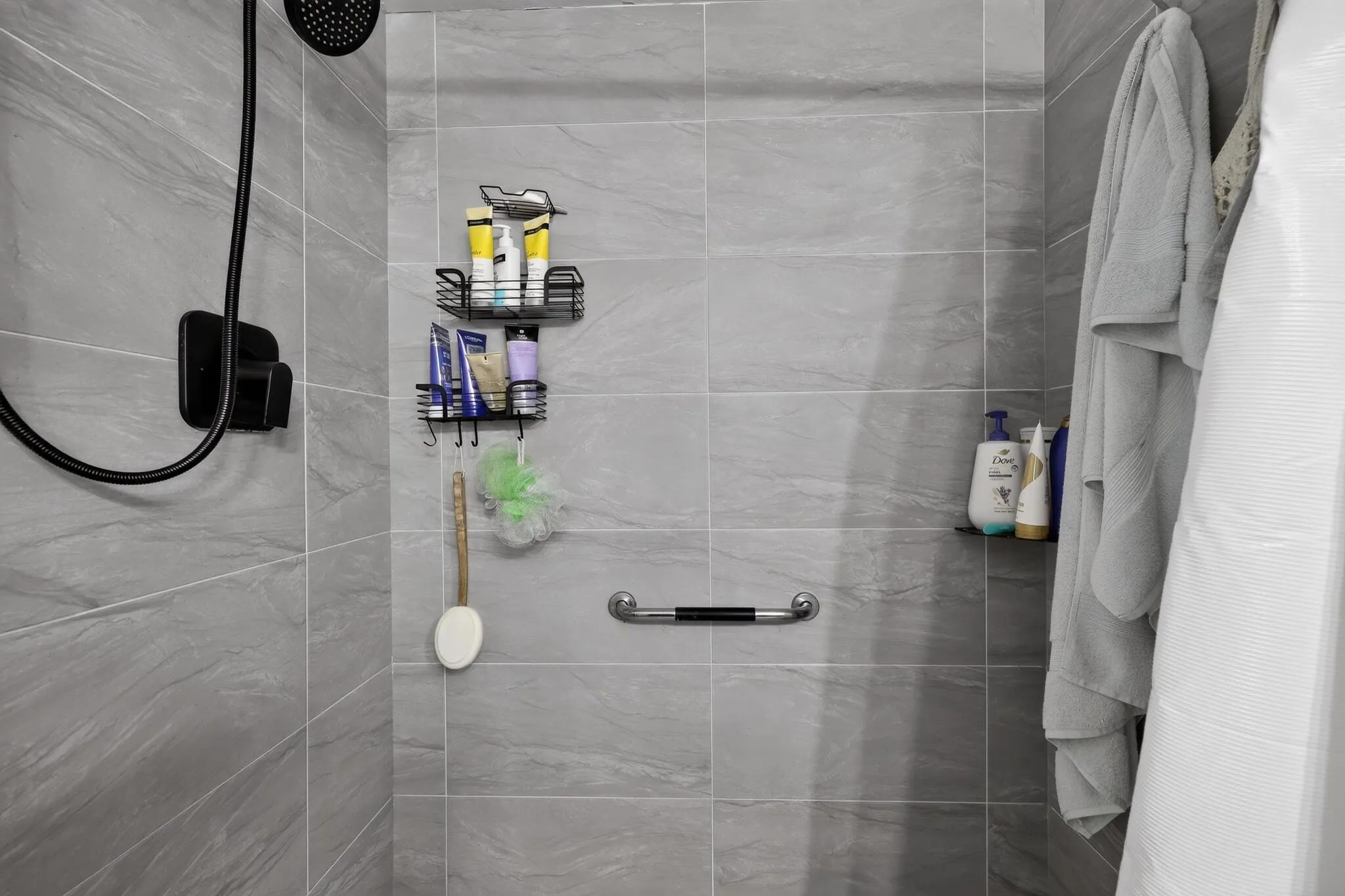 25_14527_Bonaire_Blvd-Bathroom-0034