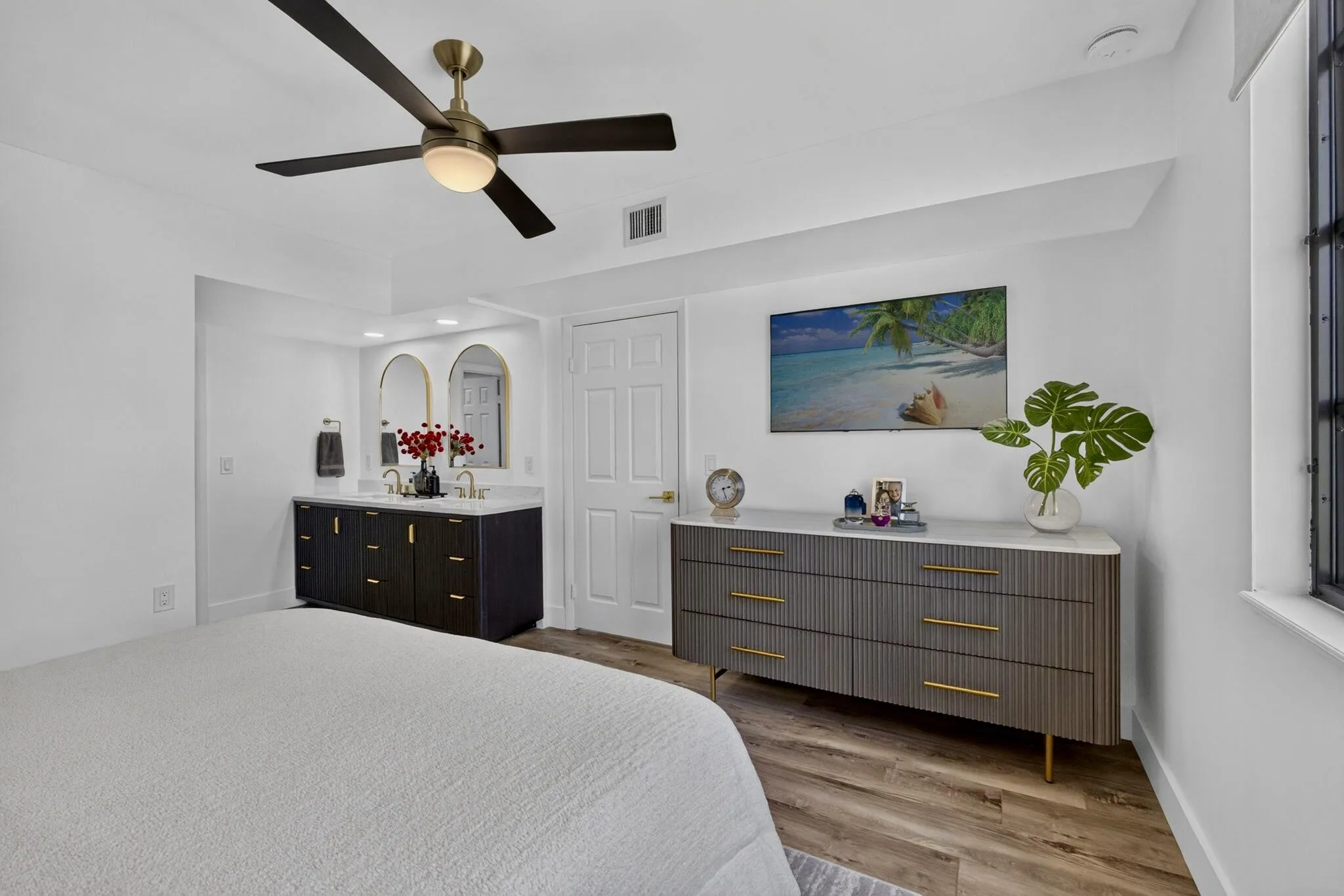 Spacious Primary Suite