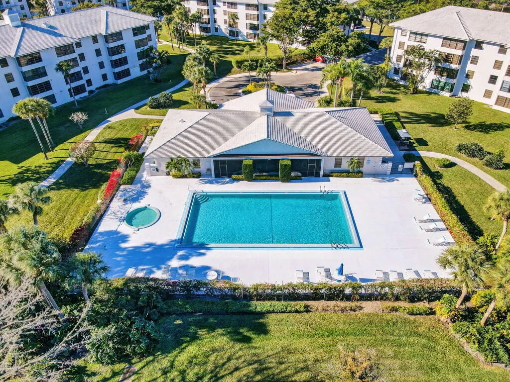 OMG - THAT POOL!
