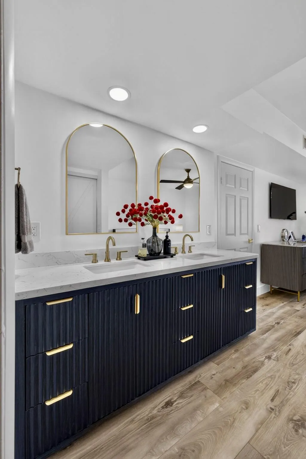 Dual Vanities!