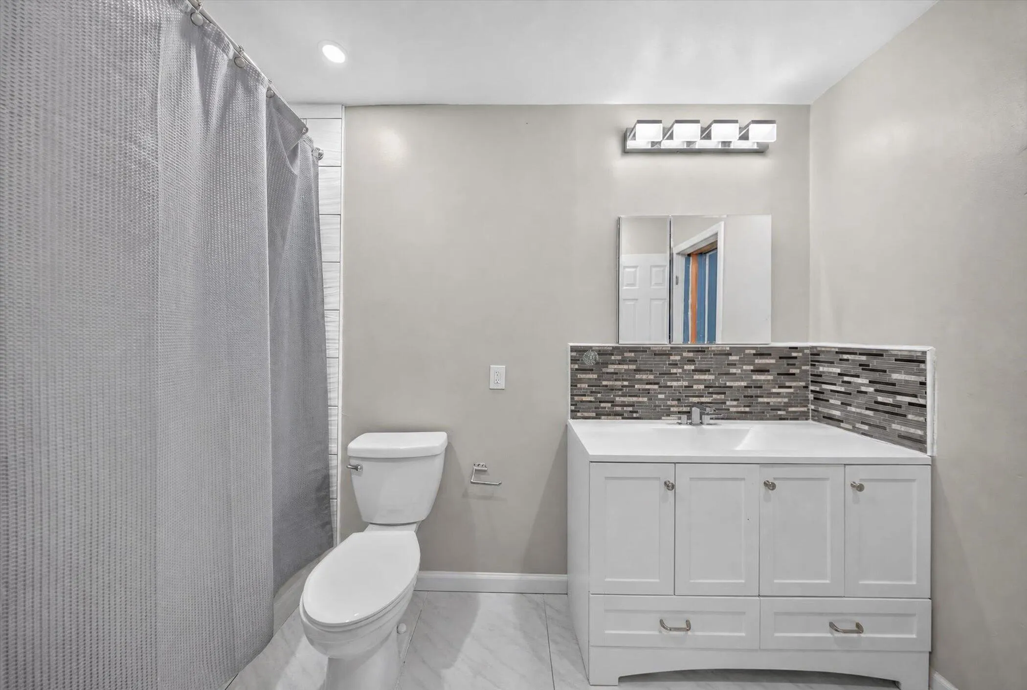 26-2251-SW-67th-Way-WindowStill-Photogra