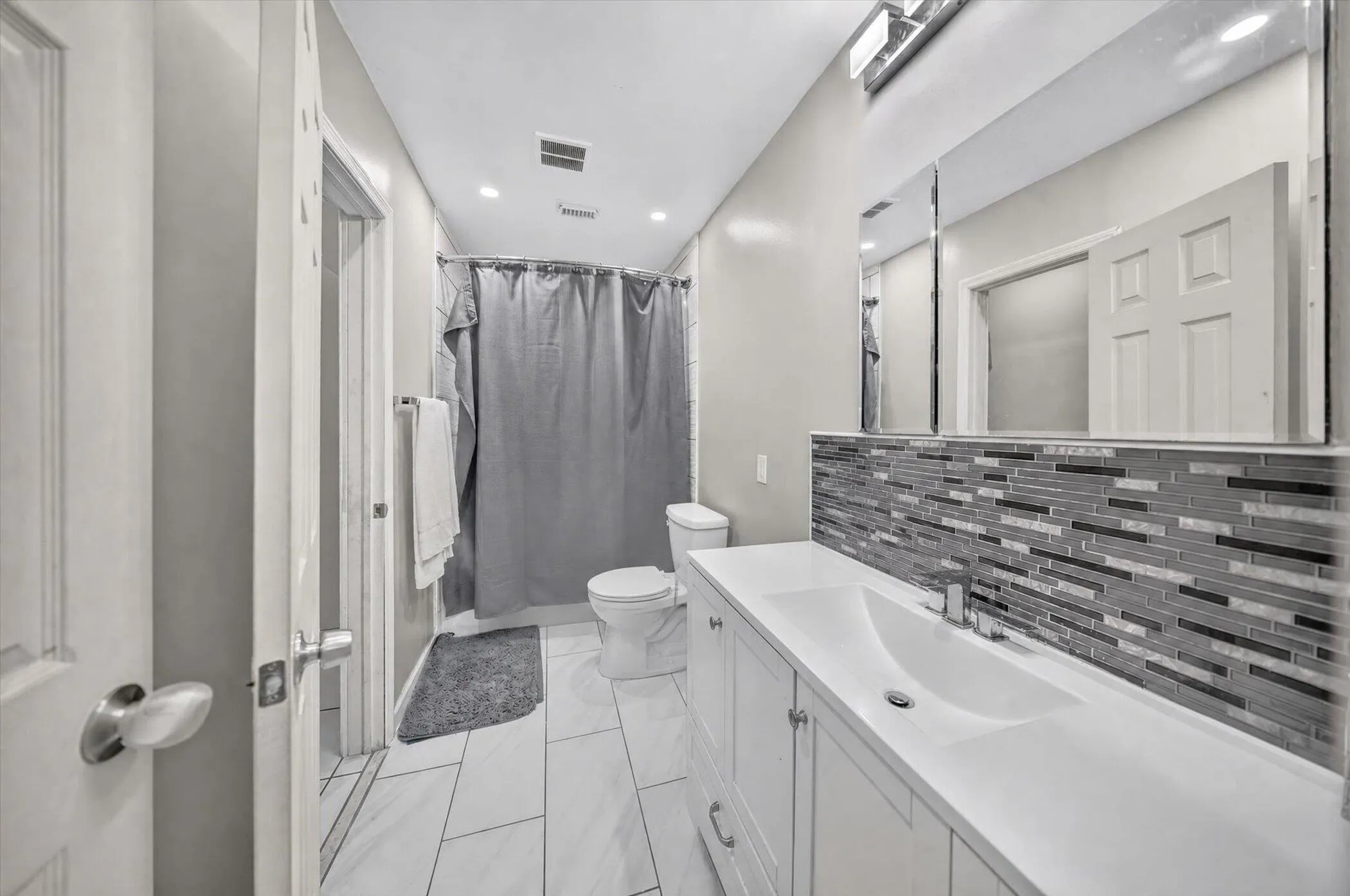 25-2251-SW-67th-Way-WindowStill-Photogra