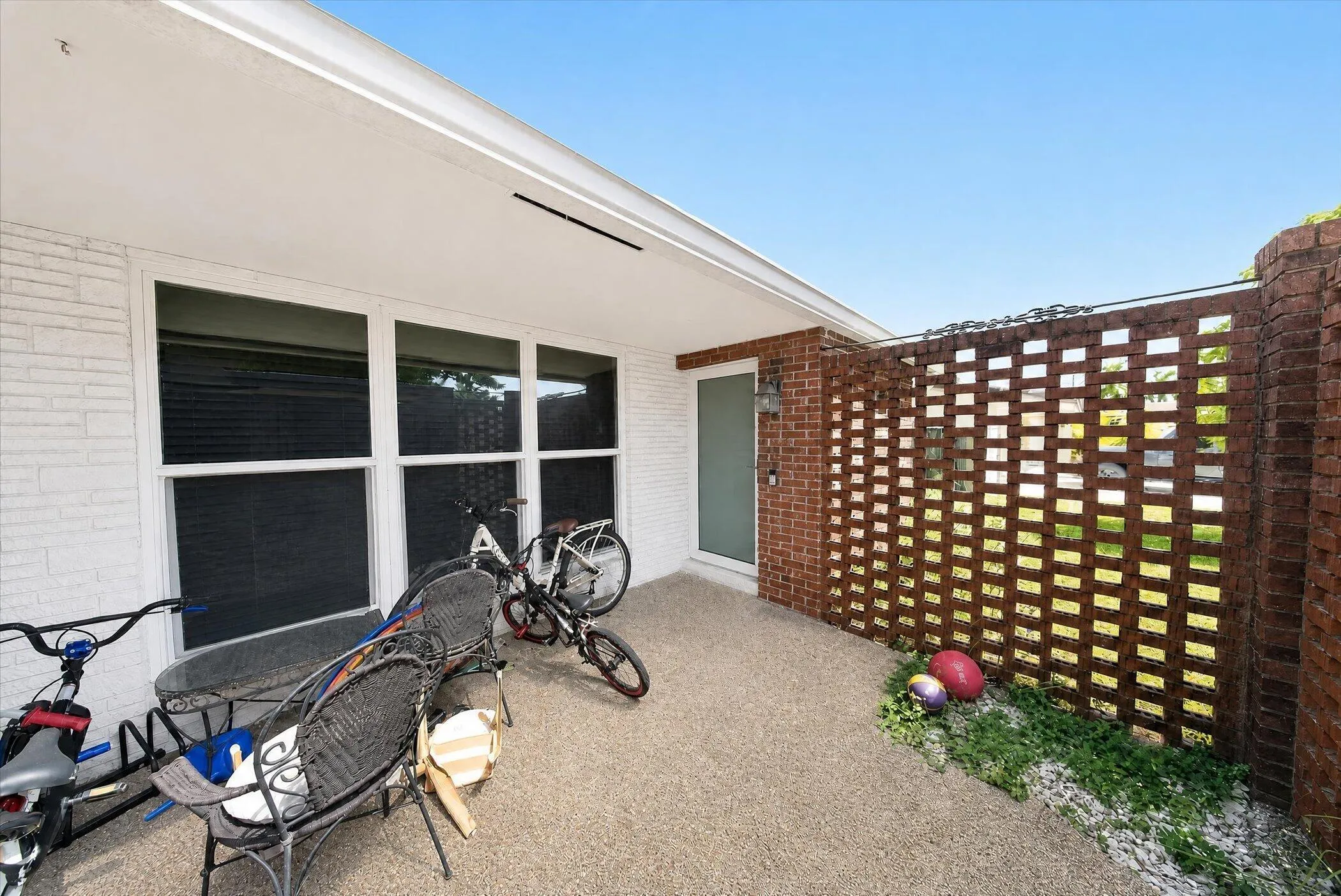 34-2251-SW-67th-Way-WindowStill-Photogra