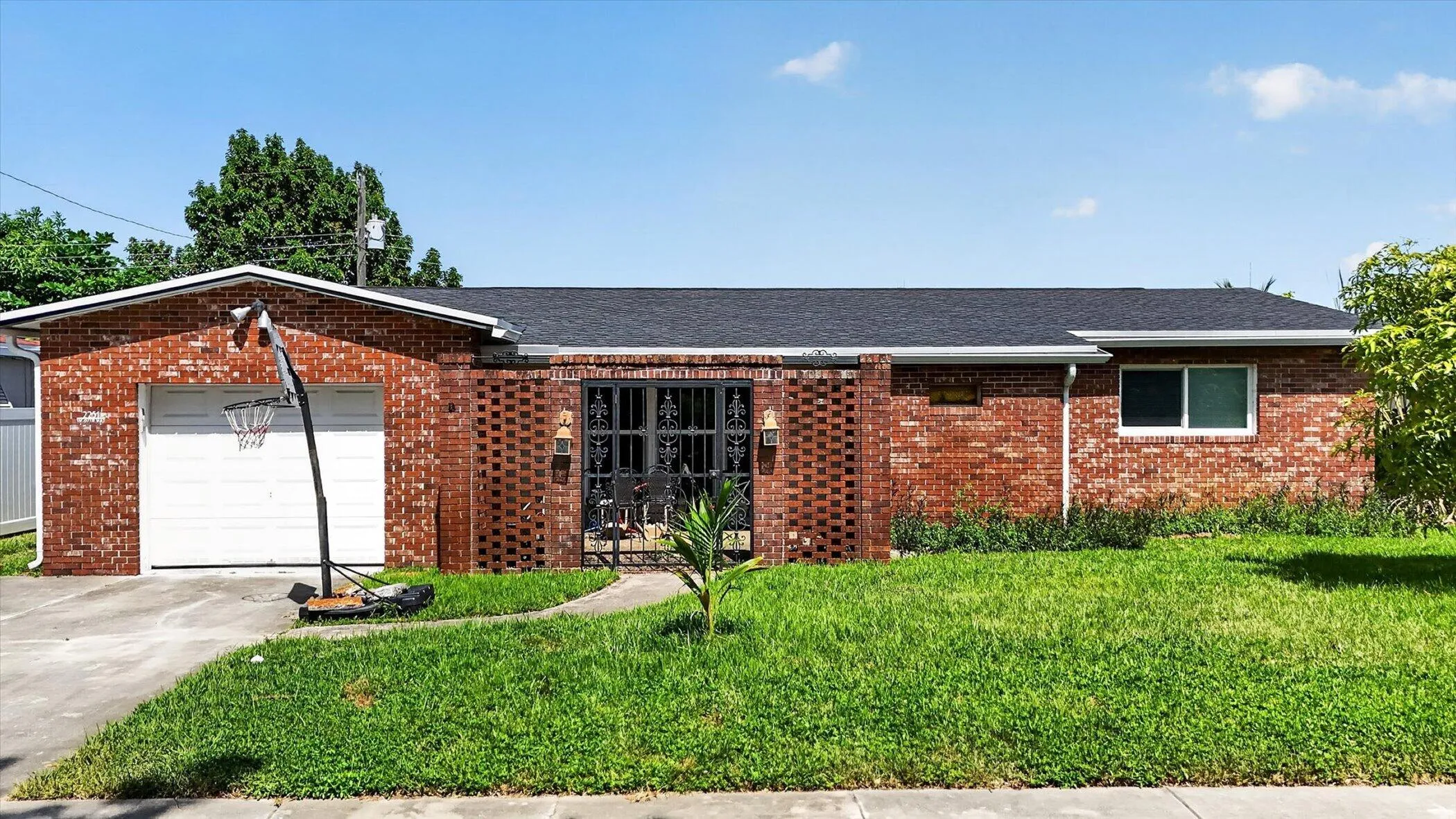 33-2251-SW-67th-Way-WindowStill-Photogra