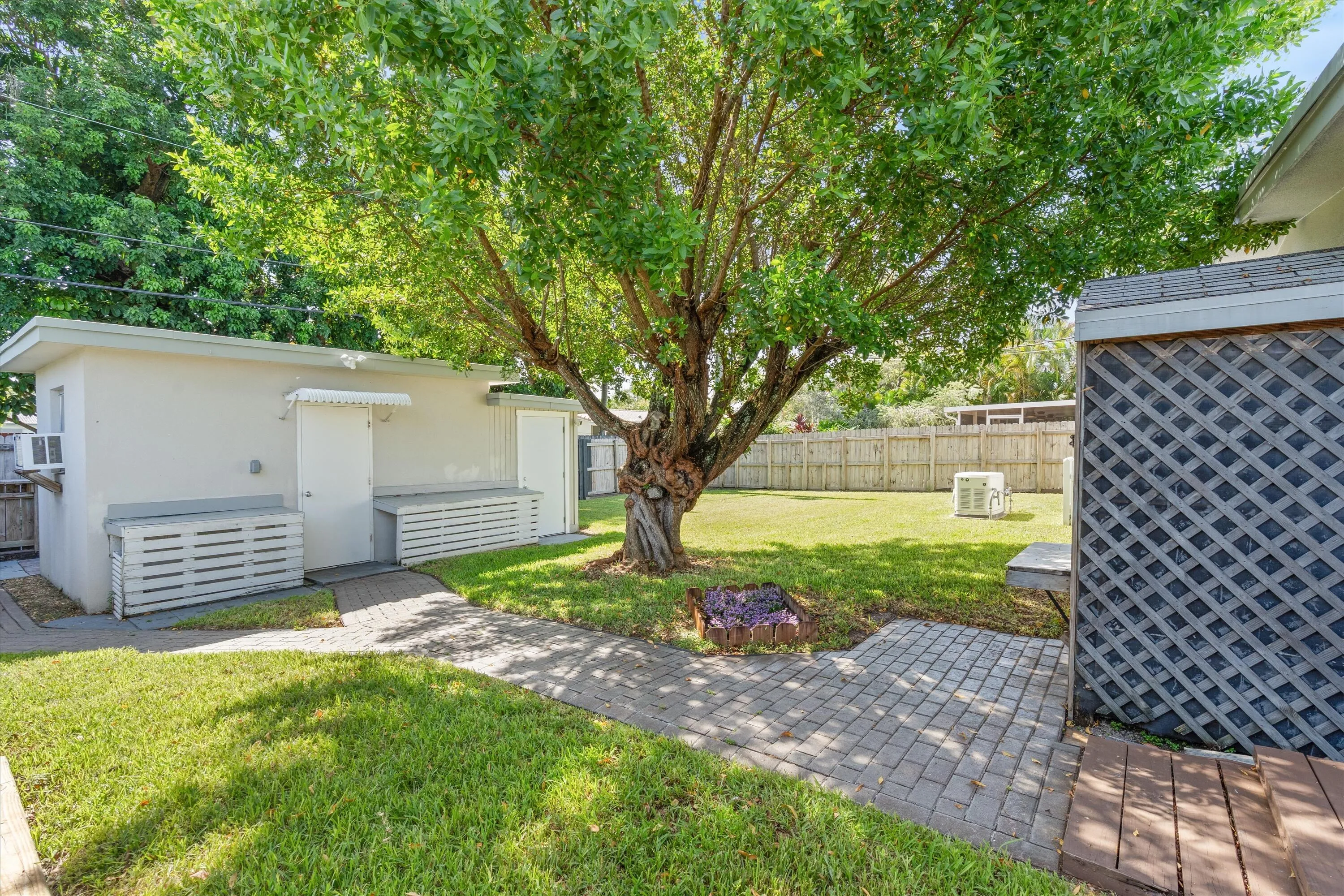 WORKSHOP/FENCED BACKYARD