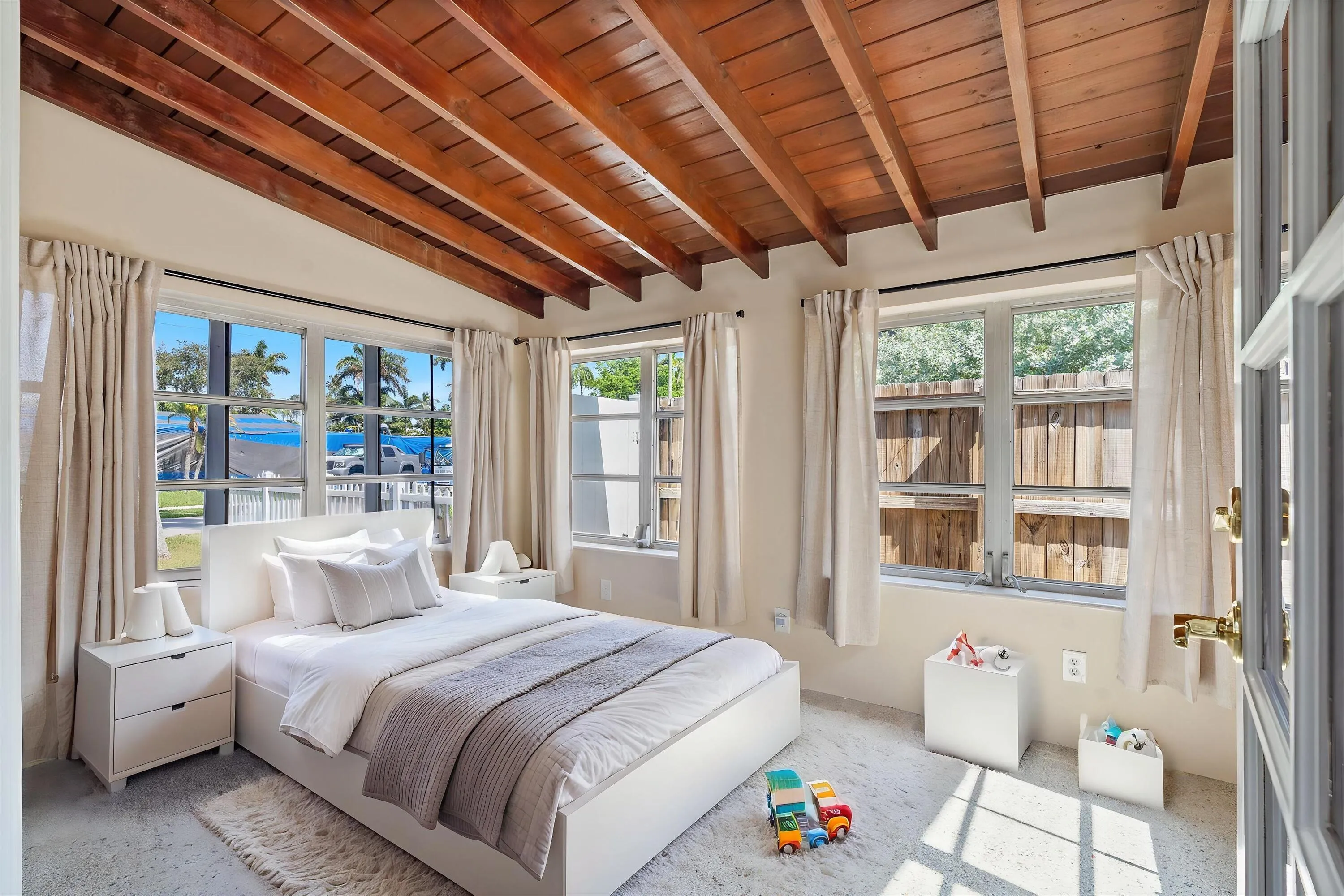 FLORIDA ROOM STAGED