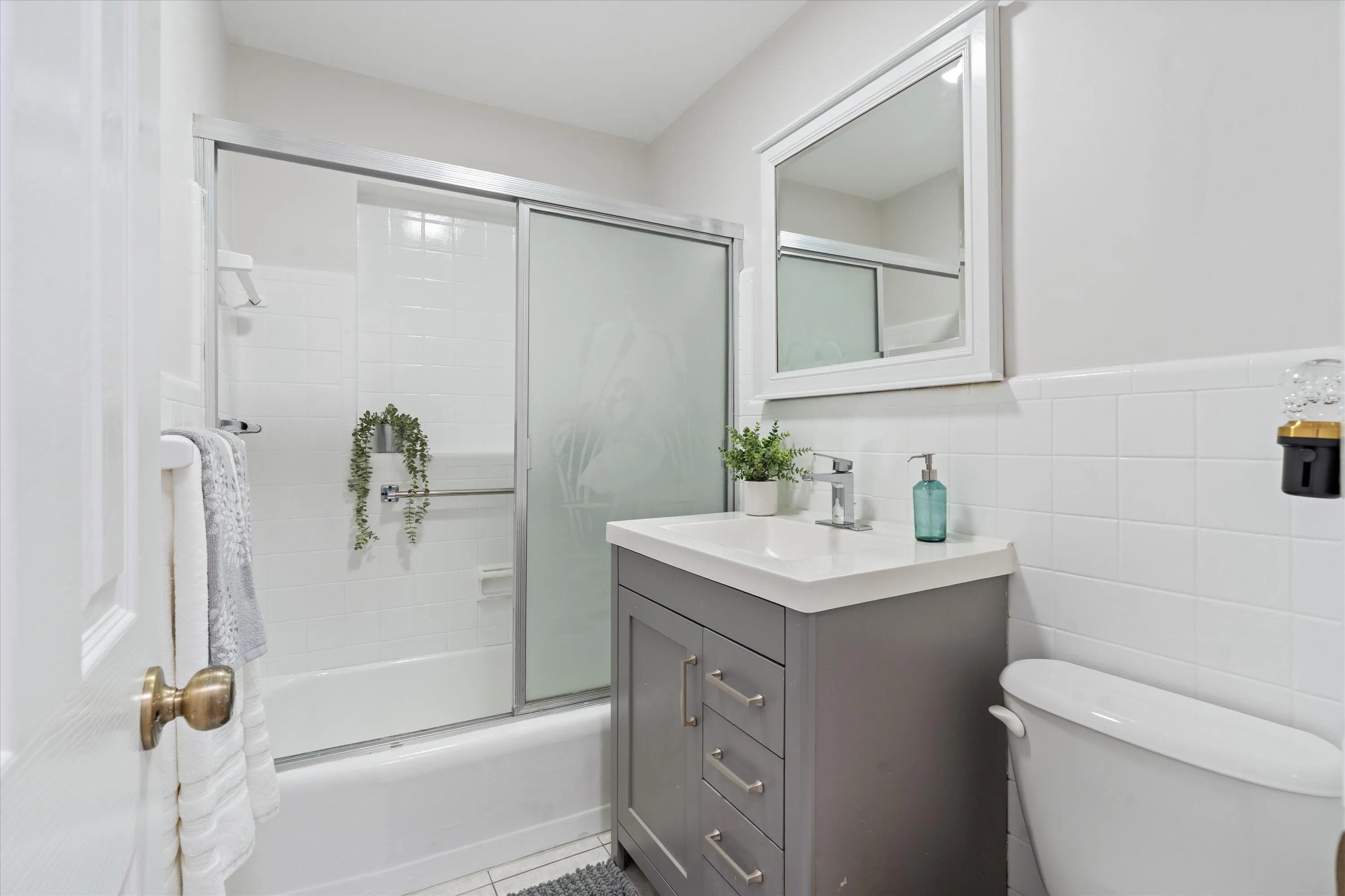 GUEST BATHROOM