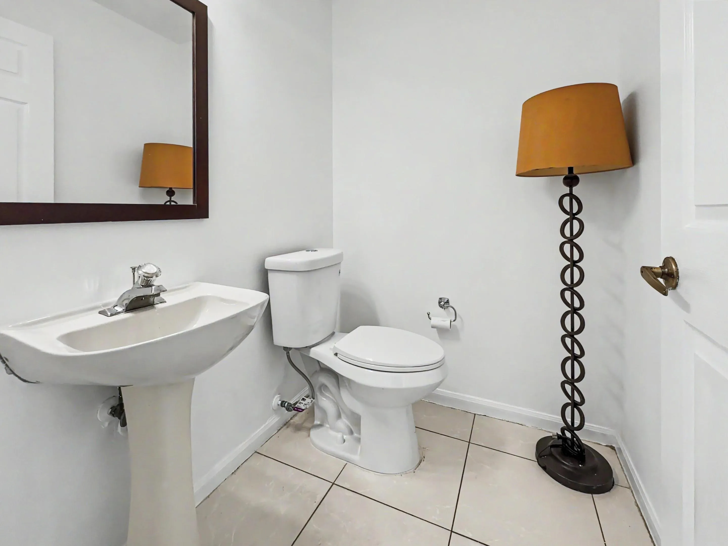 DOWNSTAIRS 1/2 BATH