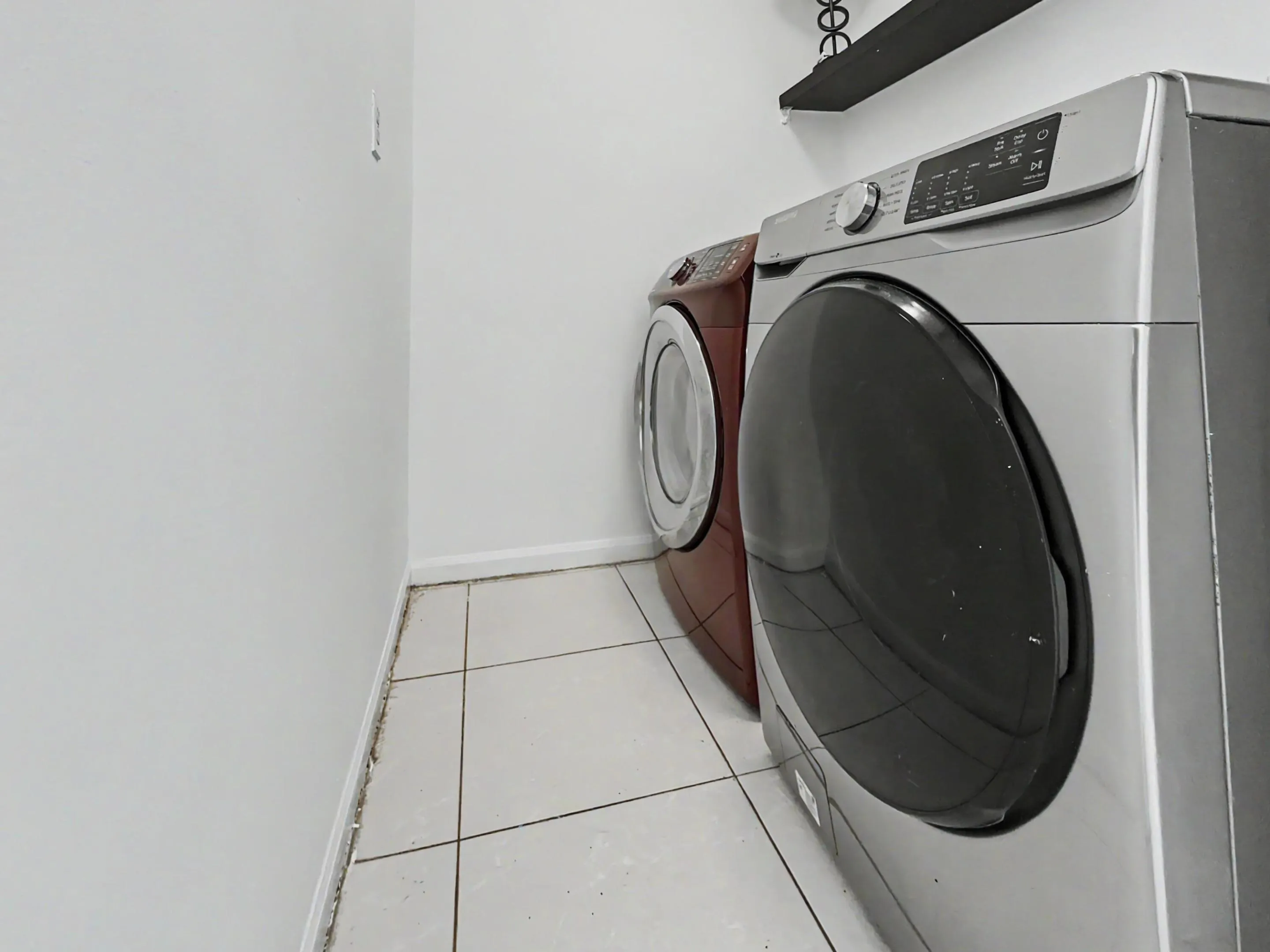 DOWNSTAIRS LAUNDRY
