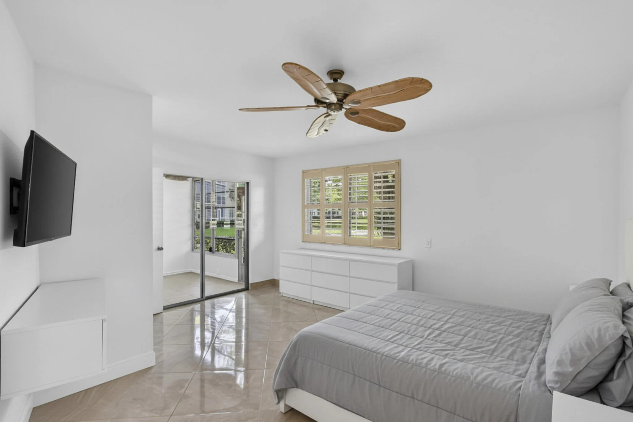 MAIN BEDROOM VIRTUAL FURN.