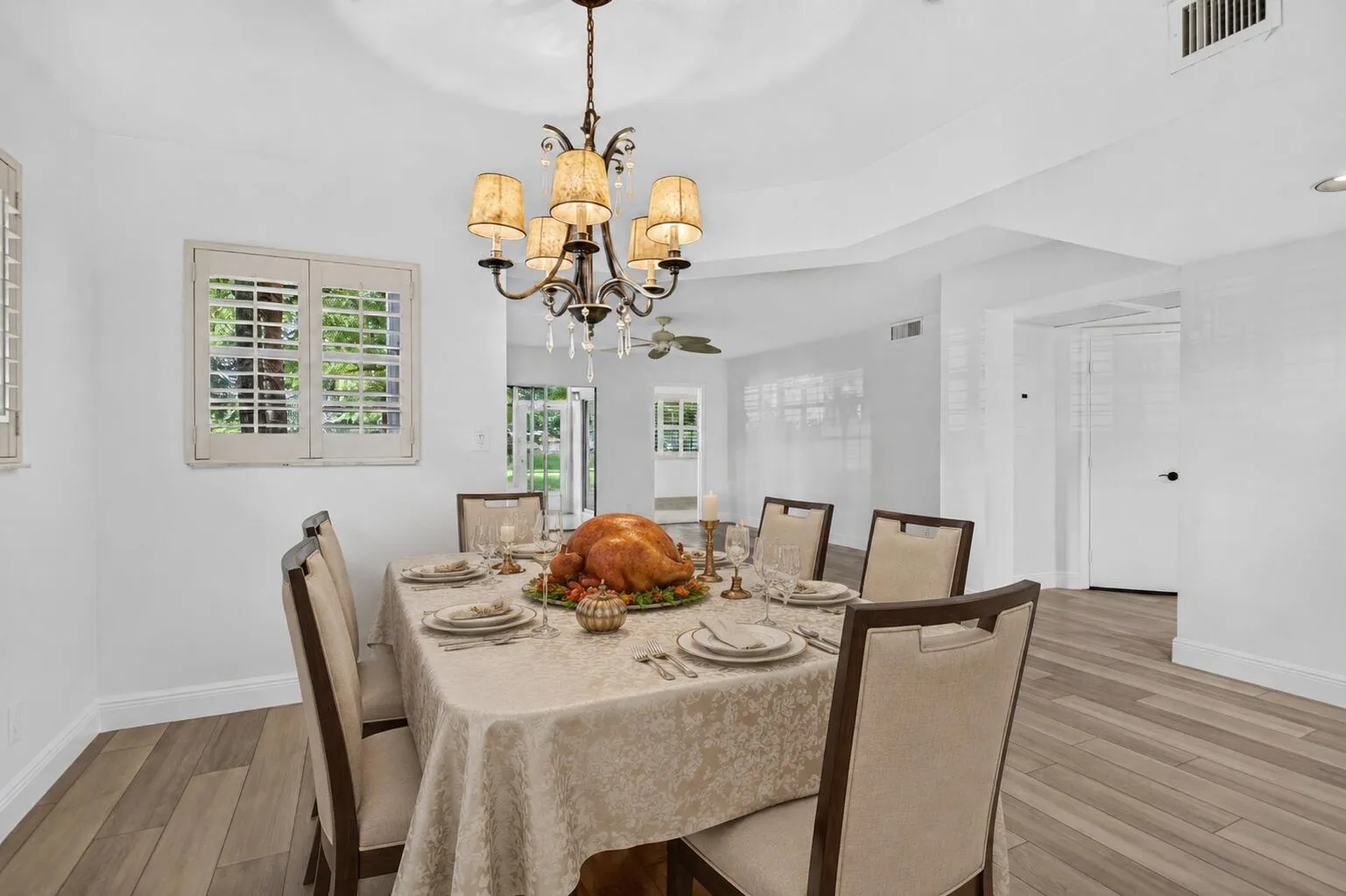 DINING ROOM VIRTUAL FURNITURE
