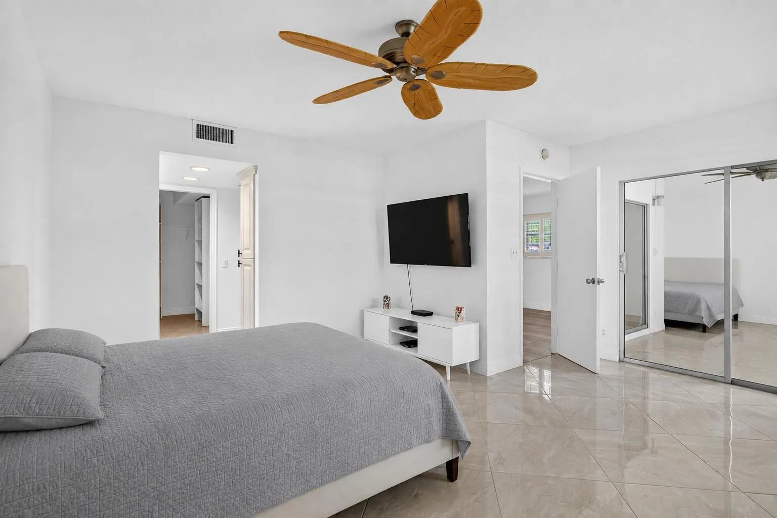 MAIN BEDROOM VIRTUAL FURN.
