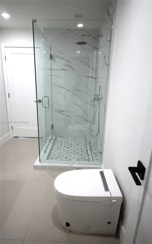 Hall Bathroom - 4