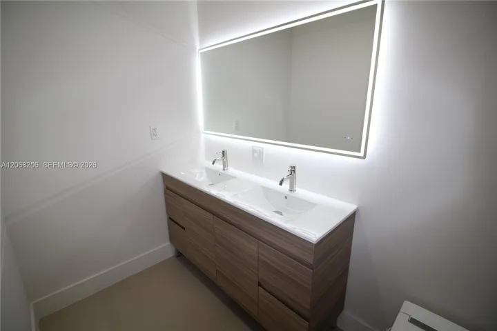 Master Bathroom - 3